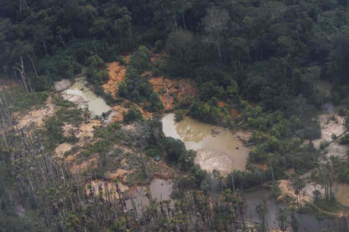 Mais de 290 acampamentos de garimpo foram retirados de terra indígena