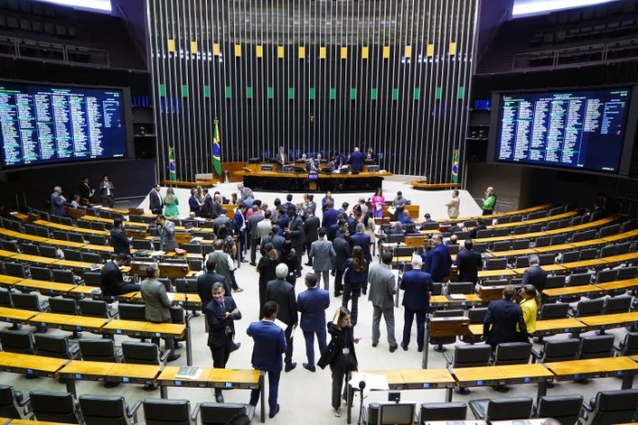 Câmara aprova acordo de serviços aéreos entre Brasil e Portugal