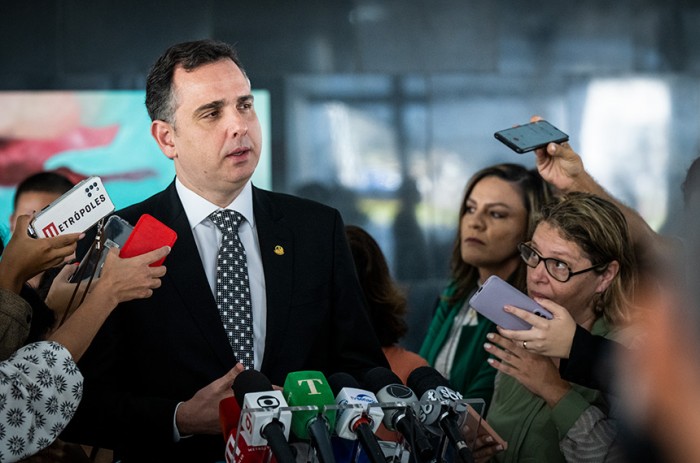 Sessão do Congresso é adiada por uma semana