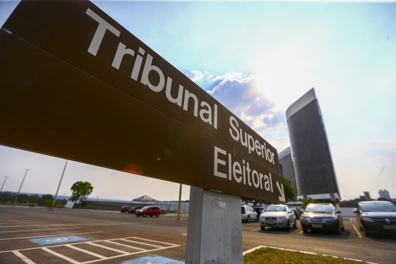 Universidades validam segurança de novas urnas, diz TSE
