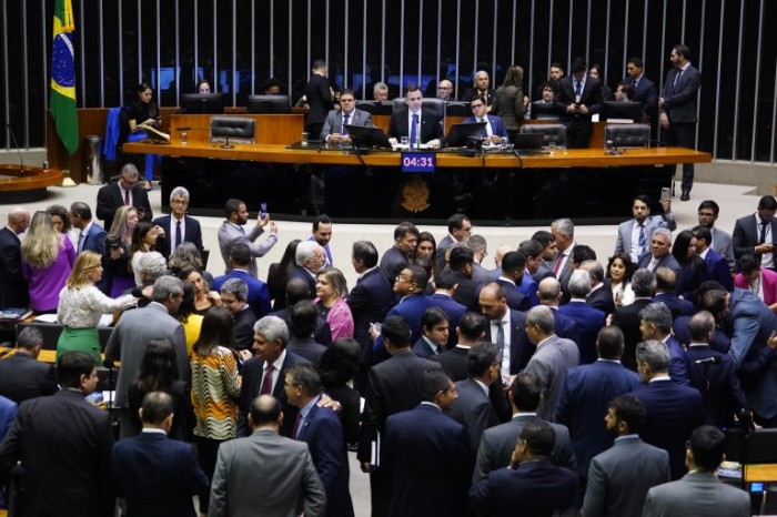 Congresso autoriza recursos no Orçamento para reajuste de servidores do Executivo; acompanhe
