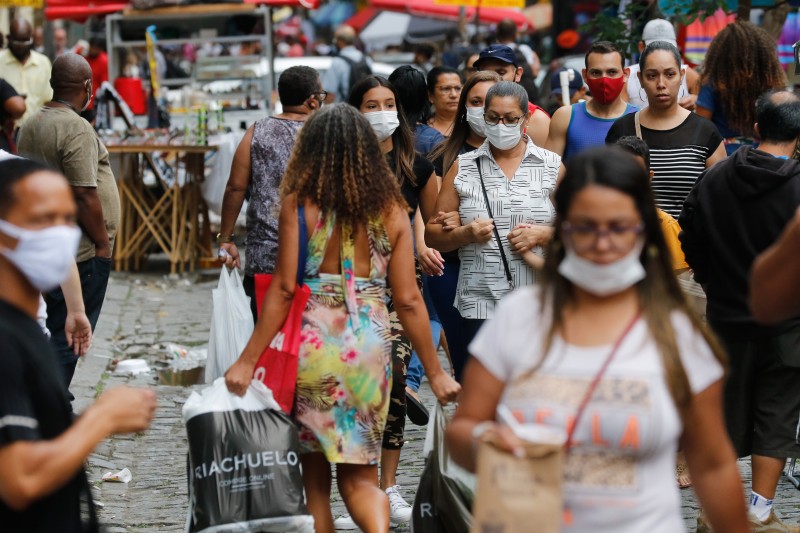 Covid-19: Brasil registra 18,2 mil novos casos e 164 óbitos