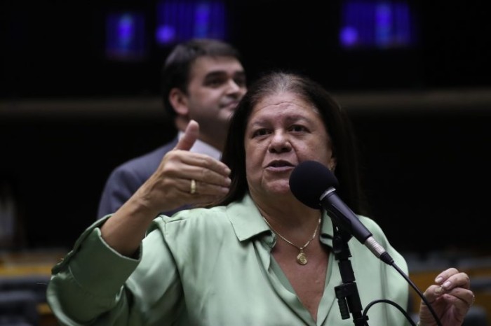 CCJ aprova criação do Dia Nacional do Orgulho Autista