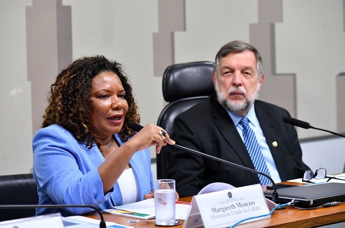 Ministra da Cultura defende regulamentar streaming e direitos autorais na internet