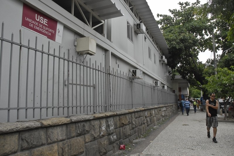 Mulher, vítima de erro médico em cirurgia, deixa hospital no Rio
