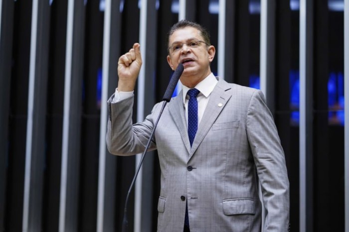 Projeto atribui ao Congresso decisão sobre bloqueio de perfis de parlamentares em redes sociais