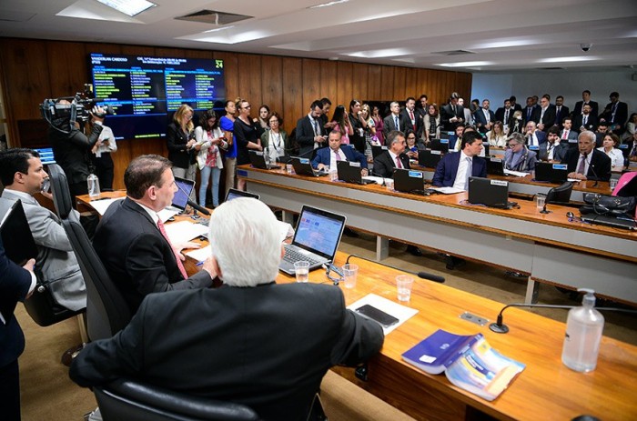 CAE retoma projeto que prevê igualdade salarial entre homem e mulher na quarta