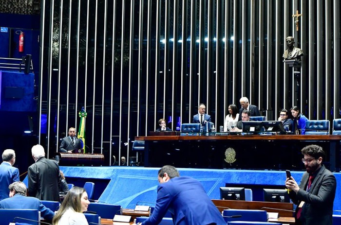 Texto sobre avaliação de benefícios fiscais tem votação adiada a pedido do governo