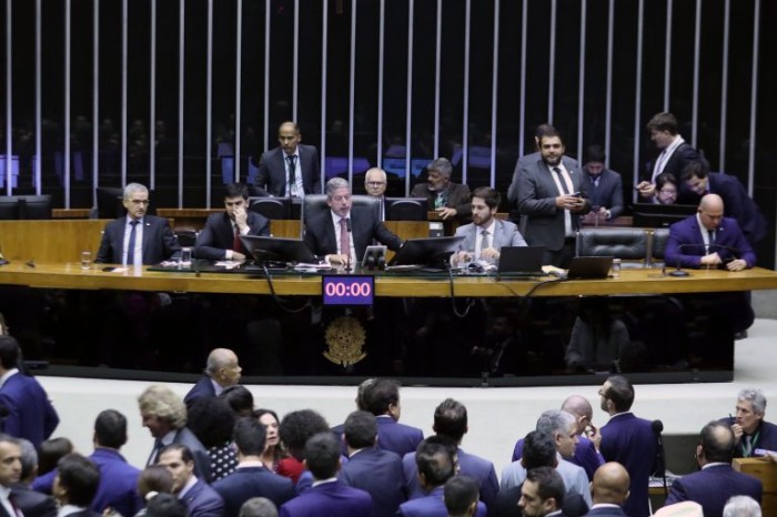 Deputados aprovam recriação da Funasa na MP que organiza ministérios; acompanhe