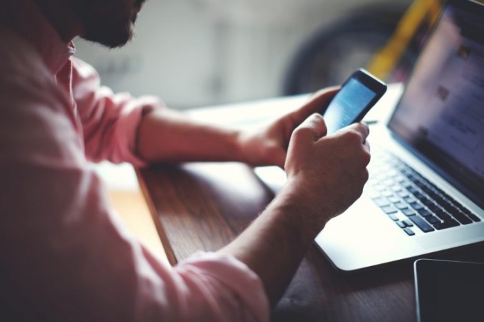 Projeto aumenta pena para casos de perseguição pela internet