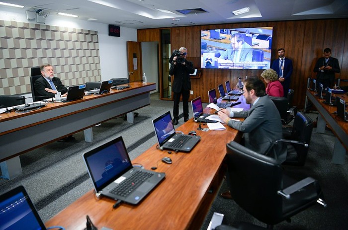 CE debate prioridades da educação básica no próximo PNE