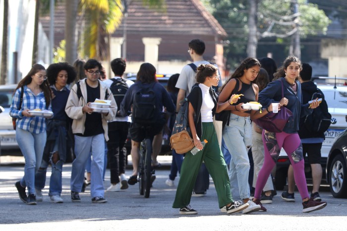 Com recorde de jovens no mundo, campanha quer ouvir o que eles pensam