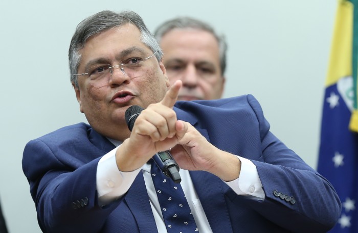 Ministro determina à PF que analise ofensas contra professores