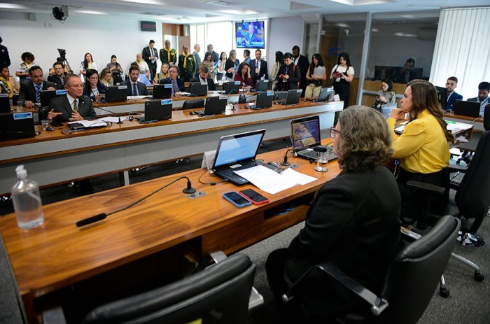 Comissão aprova proibição de trote estudantil abusivo