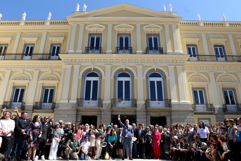 Quatro anos após incêndio, Museu Nacional apresenta fachada restaurada