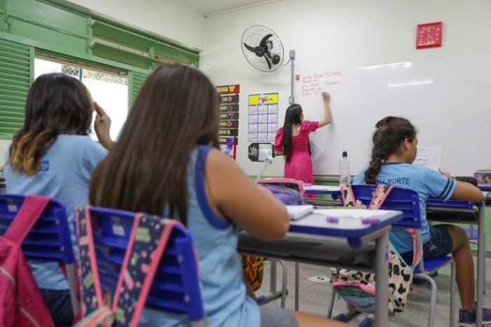 Vetada proposta que obriga o fornecimento de uniforme escolar na educação básica pública