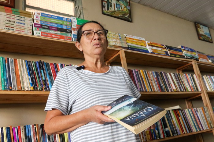 Na periferia do DF, biblioteca comunitária reúne 10 mil obras e sonhos
