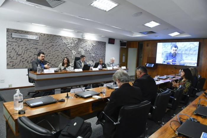 Plataformas digitais devem ser reguladas para coibir discurso de ódio, apontam especialistas