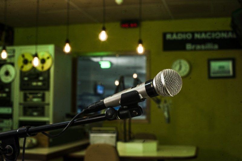 EBC e Correios lançam selo no centenário do rádio no Brasil