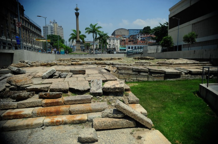 Arqueóloga carioca é premiada por descoberta do Cais do Valongo