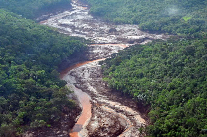 Sem acordo, MG e ES oficializam fim de negociação sobre Mariana