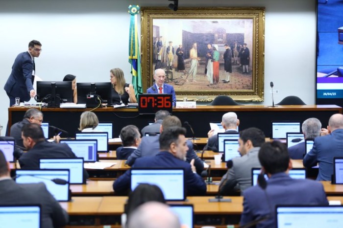 Comissão aprova homenagens a pessoas e municípios e criação de datas comemorativas