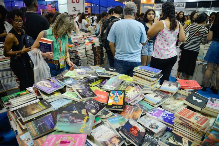 Hoje é Dia: semana de Finados tem Dia Nacional do Livro e da Poesia
