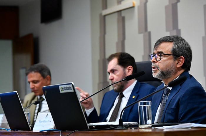 CPI das ONGs: presidente do ICMBio nega uso de arma pesada pelo instituto