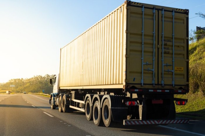 Vetado projeto que acabava com adicional para motorista de caminhão com tanque extra