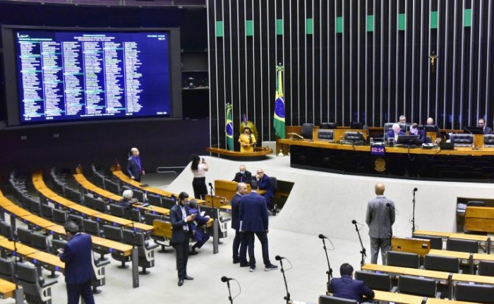 Deputados analisam pedidos de urgência para projetos de lei; acompanhe