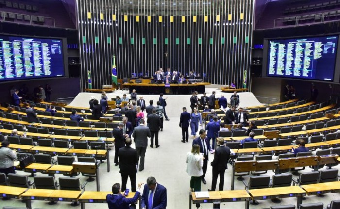 Câmara analisa novo prazo para municípios elaborarem planos de mobilidade urbana; acompanhe