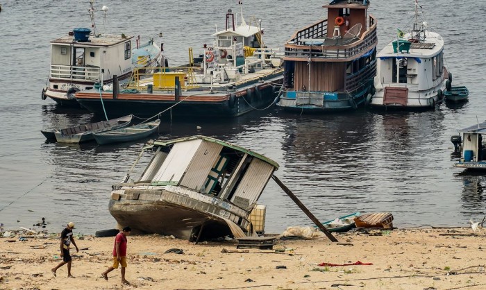 Seca no Amazonas cria dificuldades para deslocamento de ribeirinhos