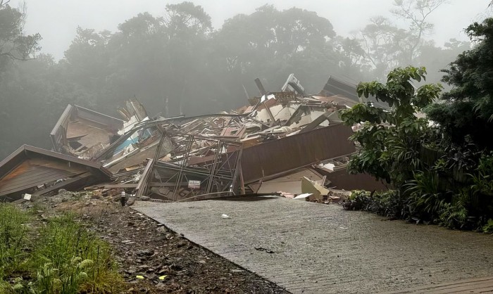 Prédio desaba em Gramado por causa do grande volume de chuvas 