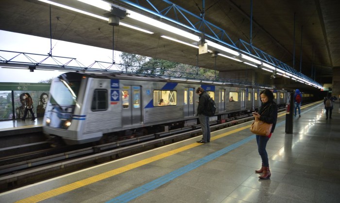 Tarcísio reafirma privatizações e diz que greve não impedirá estudos