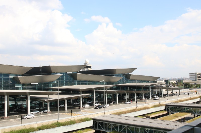 Afegãos acampados no Aeroporto de Guarulhos serão acolhidos na capital