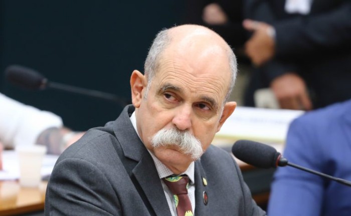 Comissão aprova proposta que extingue saída temporária de presos