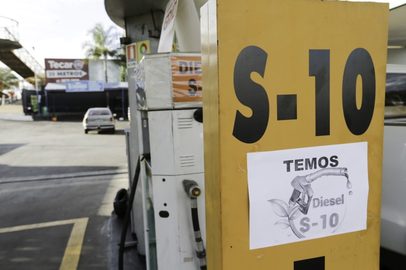 Petrobras anuncia redução de R$ 0,30 no diesel