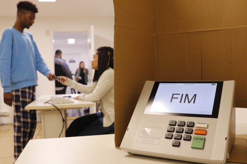 Padronização de horário de votação não afetará eleitores no exterior