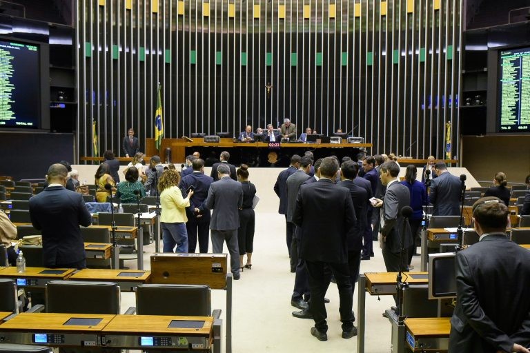 Câmara aprova maior punição para estelionato e fraude eletrônica; acompanhe