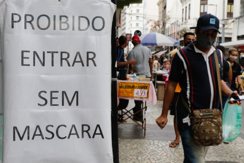 Brasil registra 1,6 mil casos confirmados de covid-19 em 24 horas