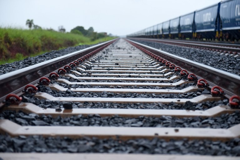 ANTT e ministério assinam cinco contratos de ferrovias autorizadas