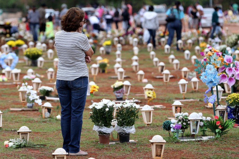 Em São Paulo, 1,5 milhão de pessoas devem visitar cemitérios