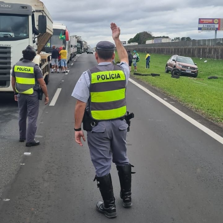 PM paulista desobstrui Castello Branco e aplica 277 multas de R$ 100 mil