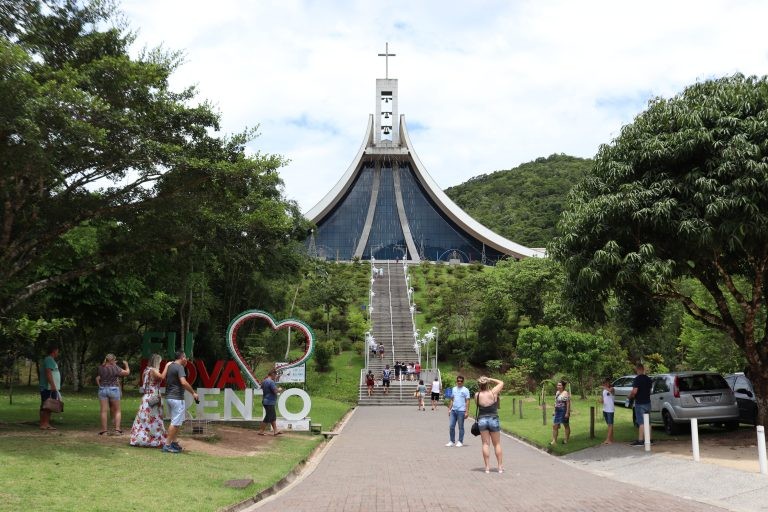 Debatedores pedem mais fomento e estrutura para turismo religioso