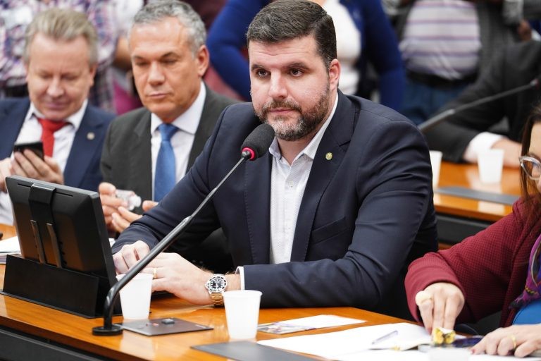 CCJ aprova prioridade em registro de medicamento com IFA nacional