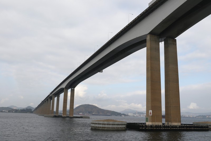 Após colisão de navio, ponte Rio-Niterói é totalmente liberada