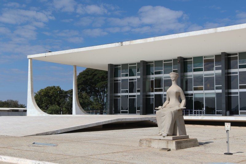 Maioria do STF mantém gratuidade de passagem para jovem de baixa renda
