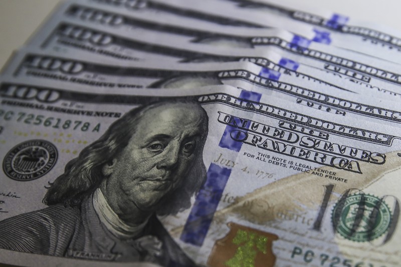 Dólar cai para R$ 5,31 com negociações para desidratar PEC