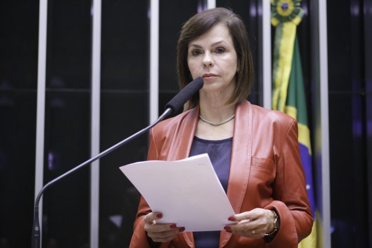 Comissão aprova garantia de vagas na educação básica para vítimas de violência