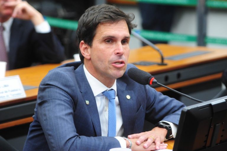 Comissão aprova doação de bens de informática apreendidos a escolas públicas